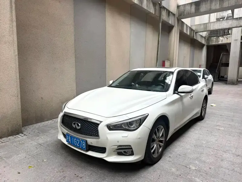 Infiniti Q50L, 2015