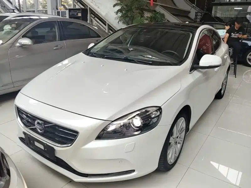 Volvo V40, 2016