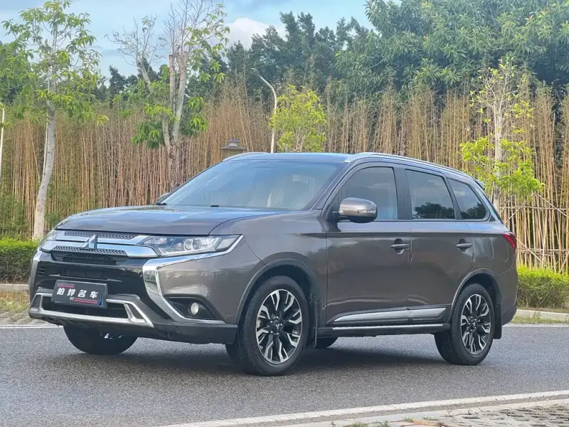 Mitsubishi Outlander, 2020