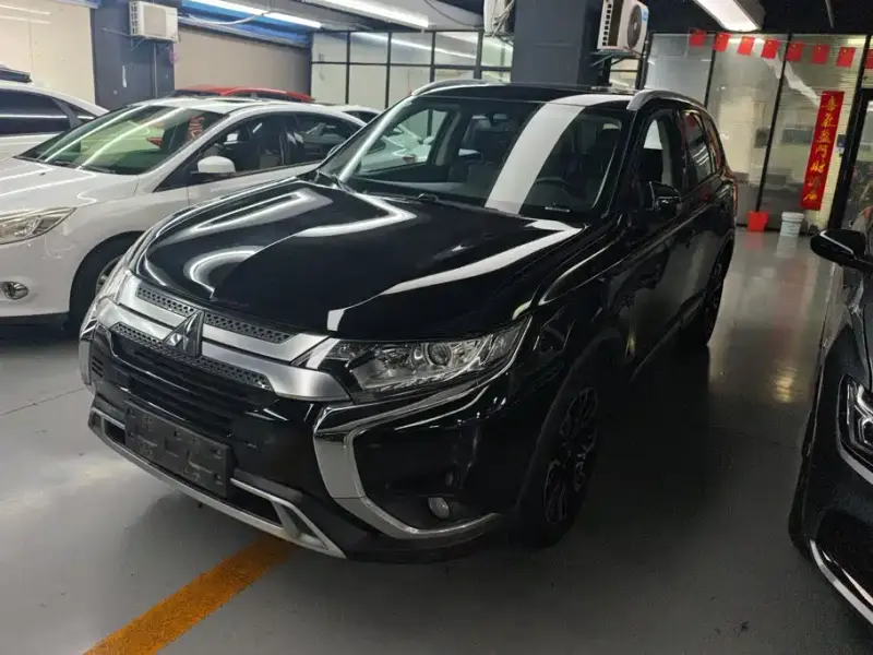 Mitsubishi Outlander, 2020