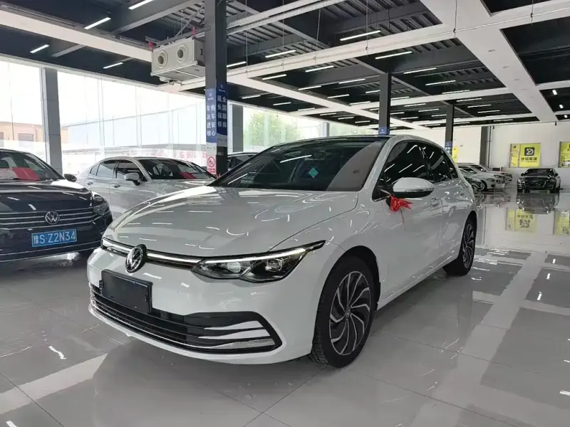 Volkswagen Golf, 2024