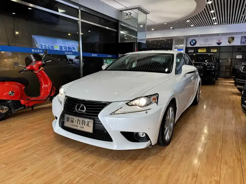 Lexus IS, 2015