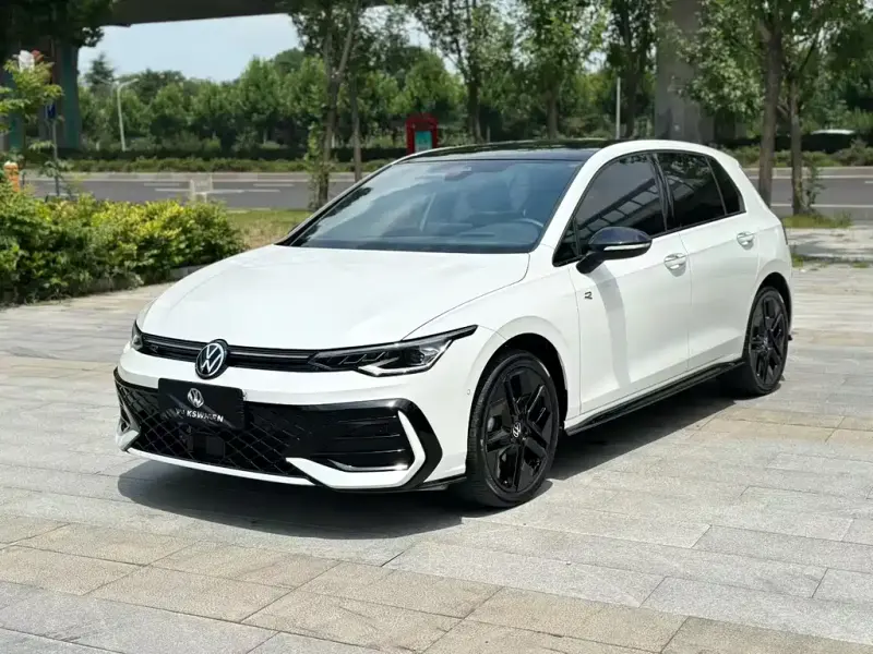Volkswagen Golf, 2024