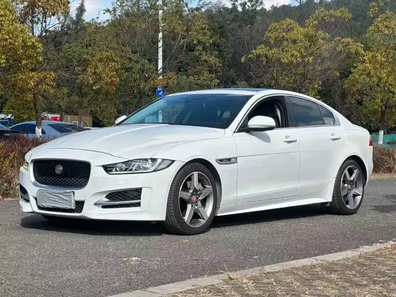 Jaguar XE, 2016