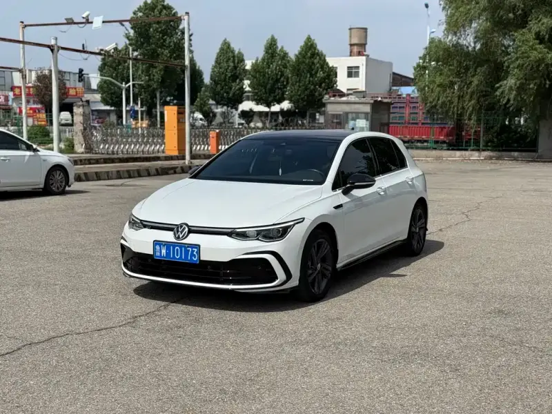 Volkswagen Golf, 2022