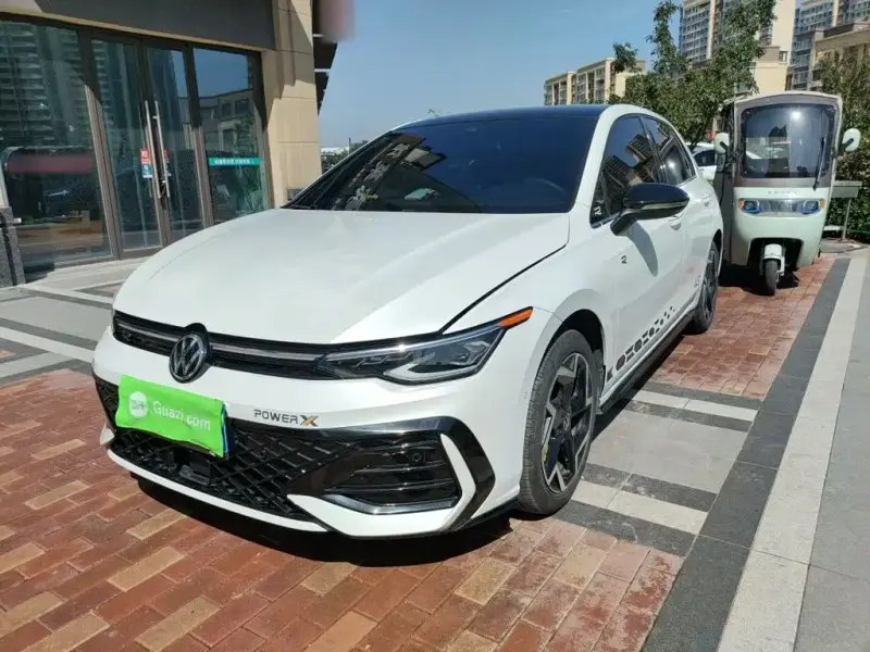 Volkswagen Golf, 2024