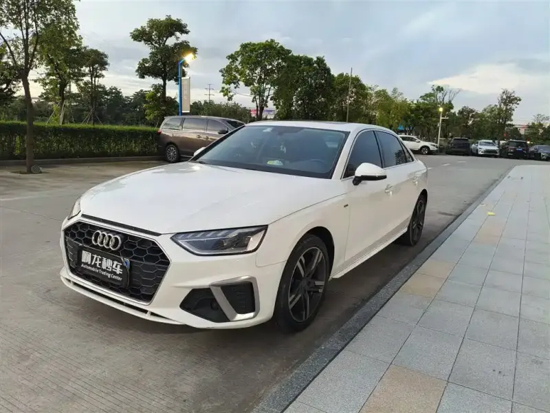 Audi A4L, 2022