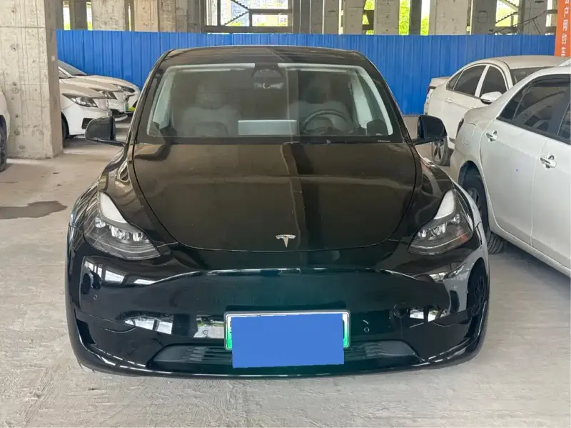 Tesla Model Y, 2024