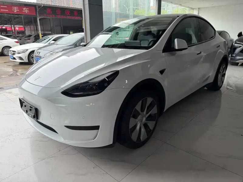 Tesla Model Y, 2023