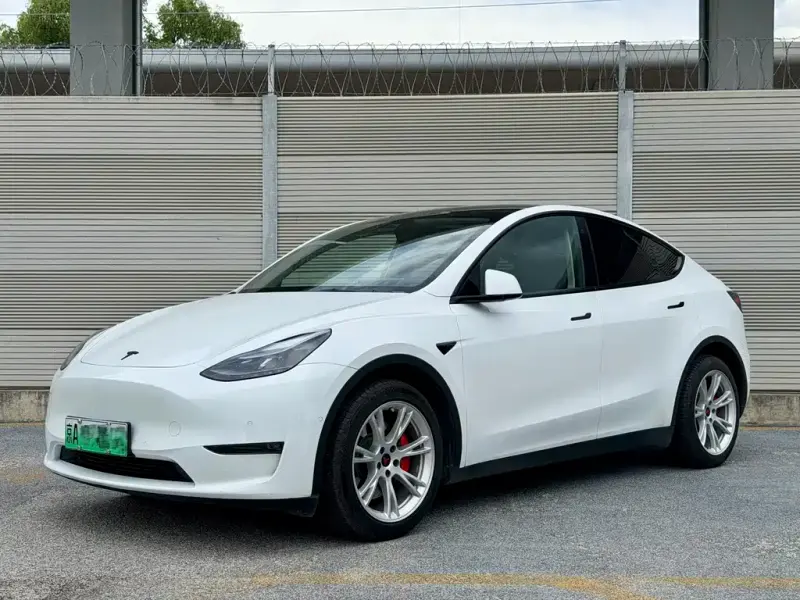 Tesla Model Y, 2022