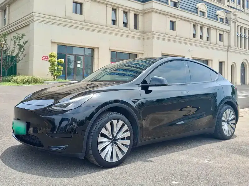 Tesla Model Y, 2023