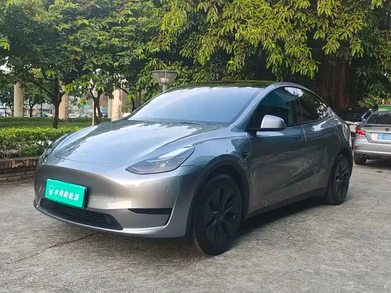 Tesla Model Y, 2024