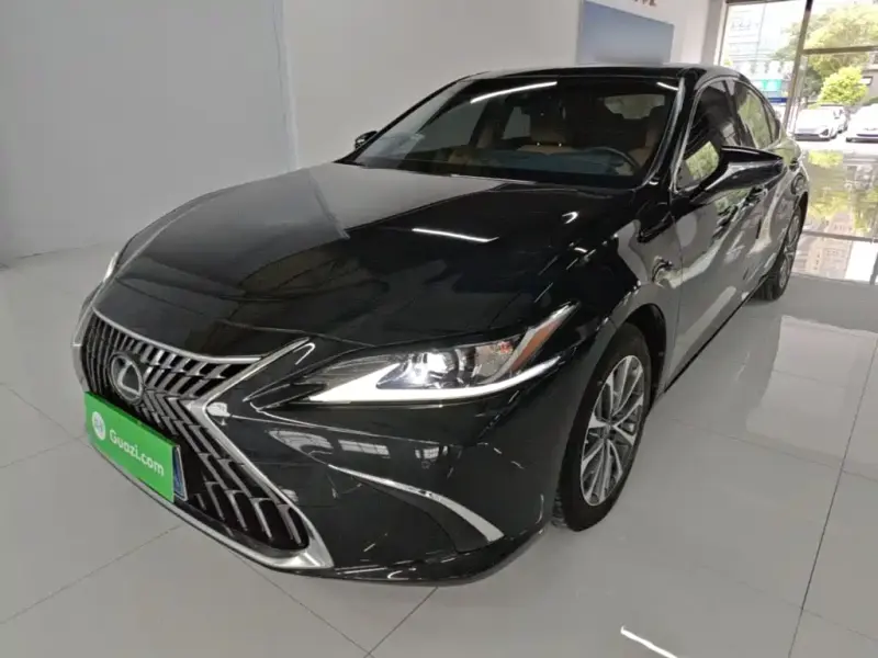 Lexus ES, 2024
