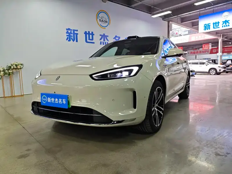 AITO M5, 2025
