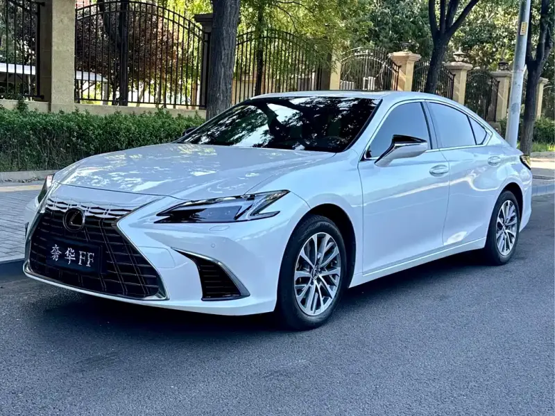 Lexus ES, 2025