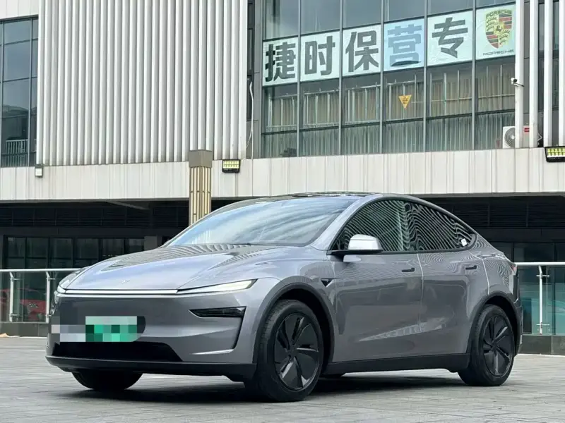 Tesla Model Y, 2025