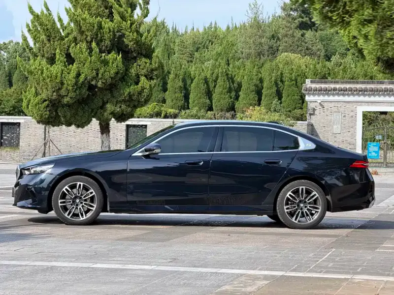 BMW 5 Series, 2024