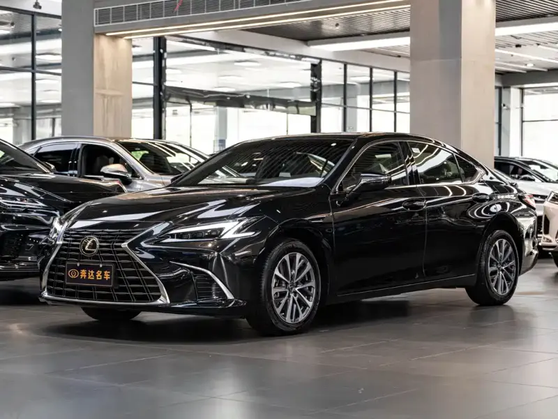 Lexus ES, 2025