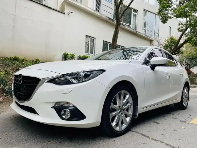 Mazda 3 Axela, 2015
