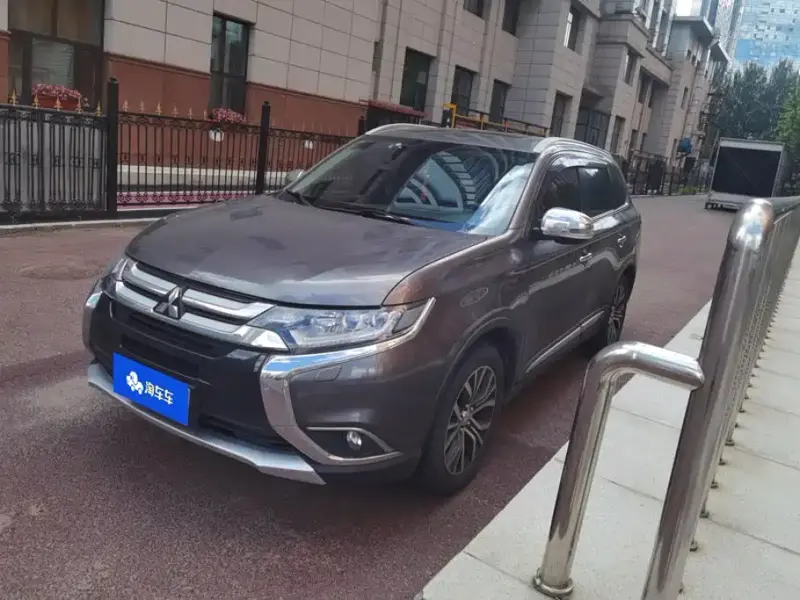Mitsubishi Outlander, 2016