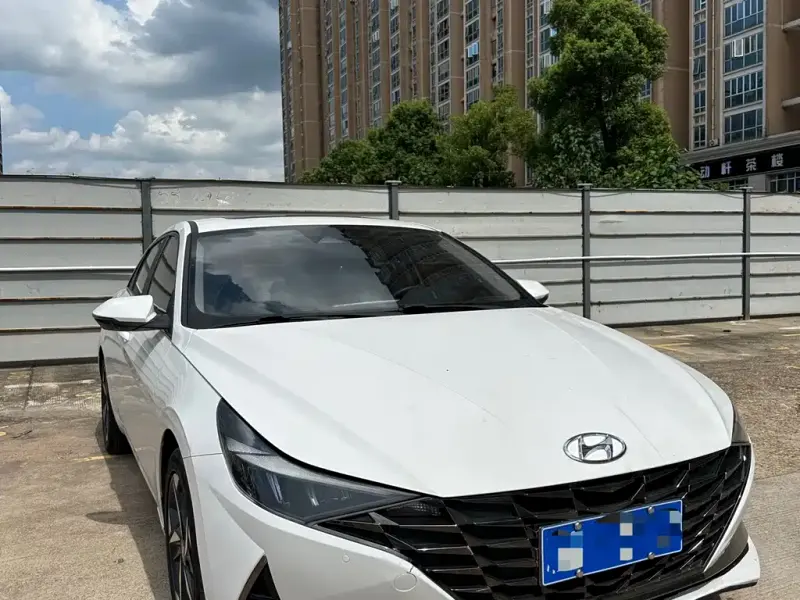 Hyundai Elantra, 2022