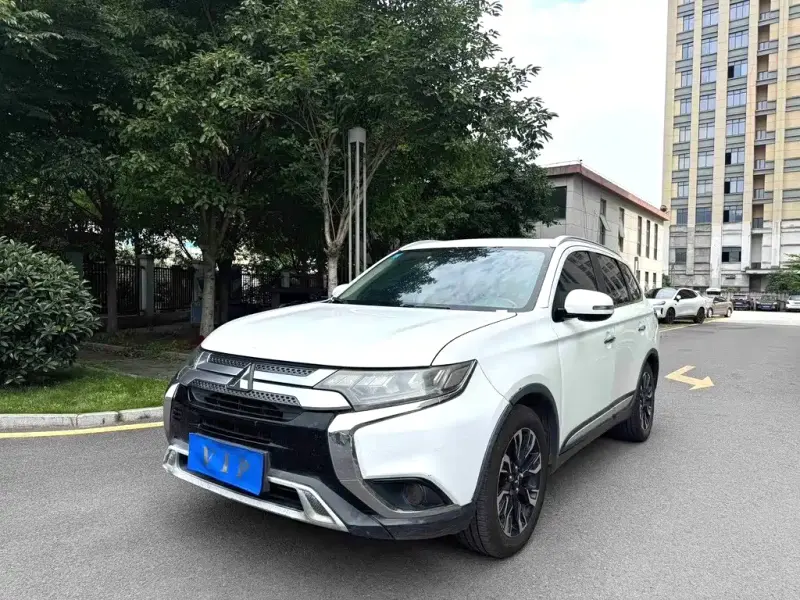 Mitsubishi Outlander, 2020