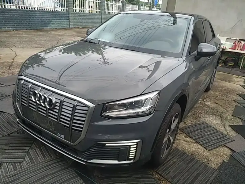 Audi Q2L e-tron, 2021