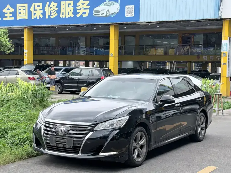 Toyota Crown, 2015