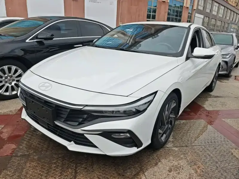 Hyundai Elantra, 2025