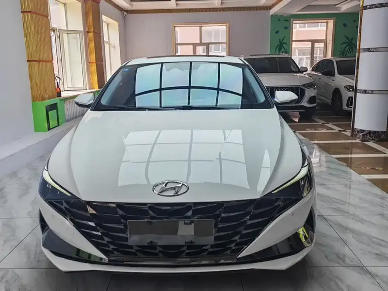 Hyundai Elantra, 2022