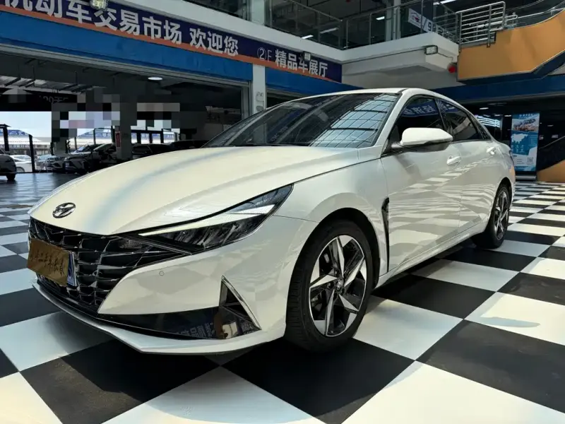 Hyundai Elantra, 2022