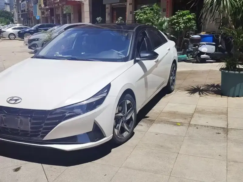 Hyundai Elantra, 2022