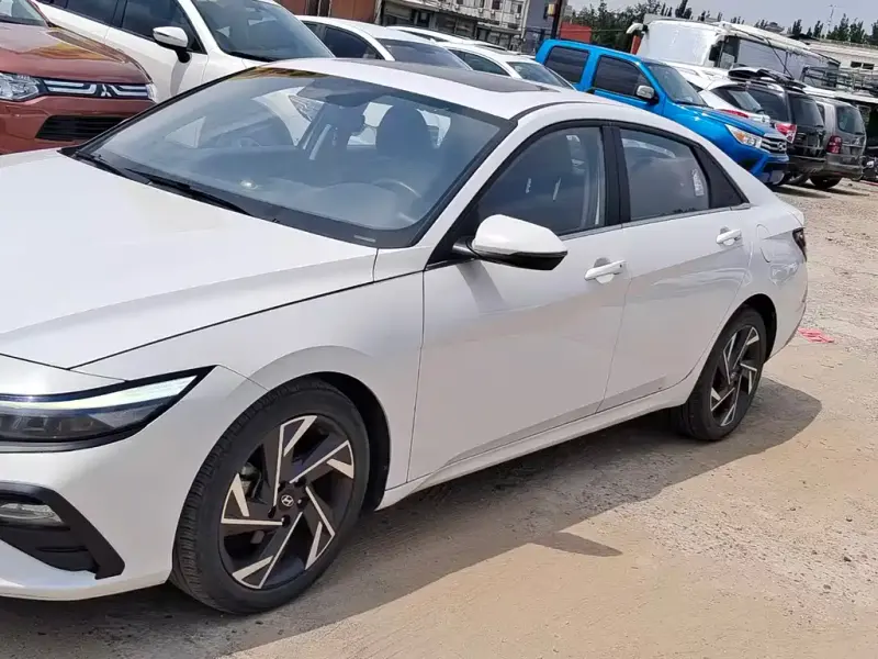 Hyundai Elantra, 2023