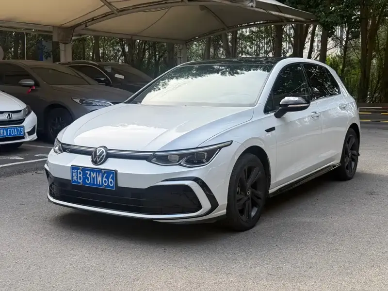 Volkswagen Golf, 2022