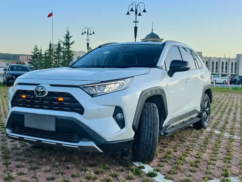 Toyota RAV4, 2023