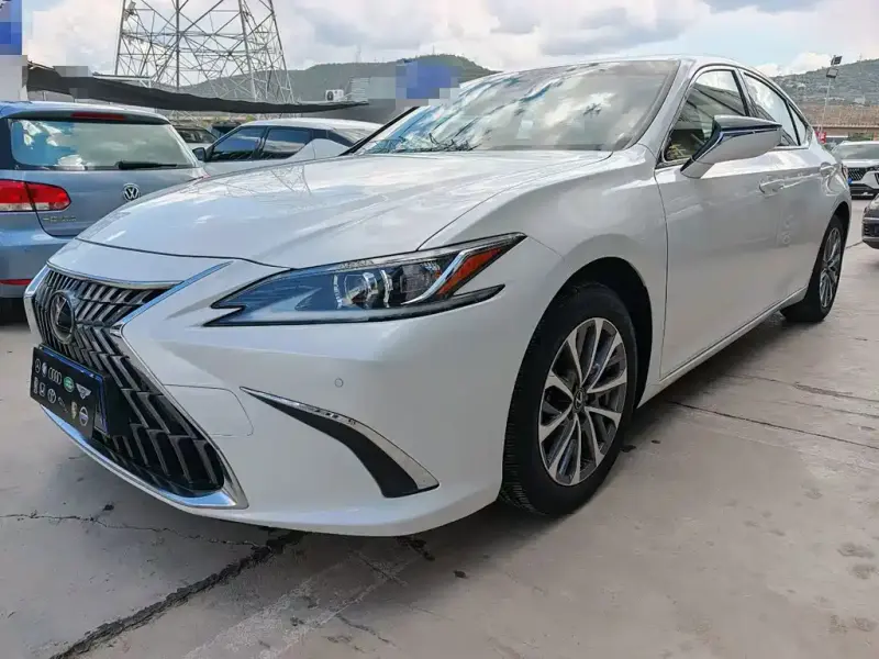 Lexus ES, 2022