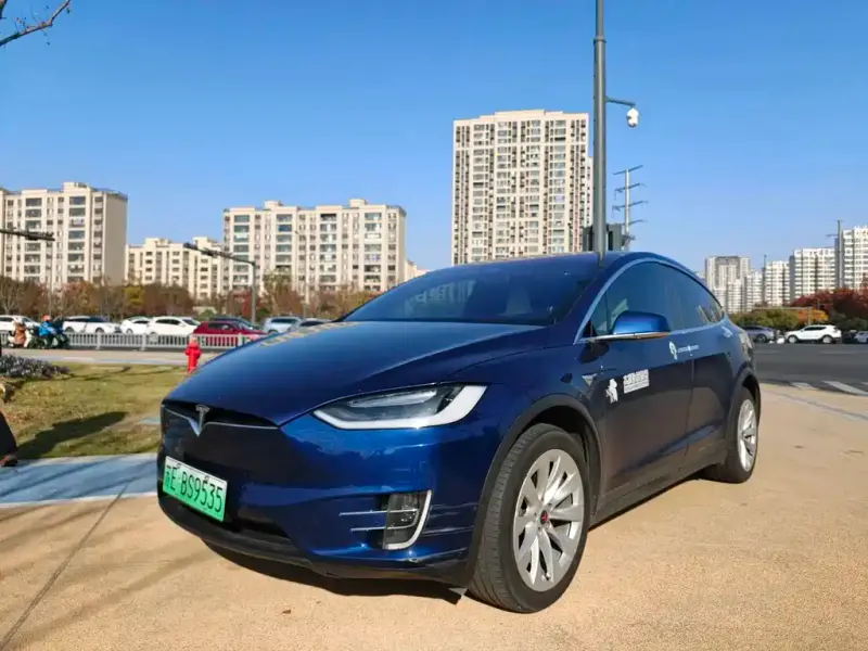 Tesla Model X, 2017