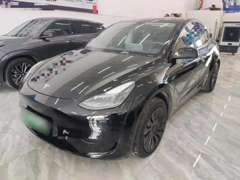 Tesla Model Y, 2024