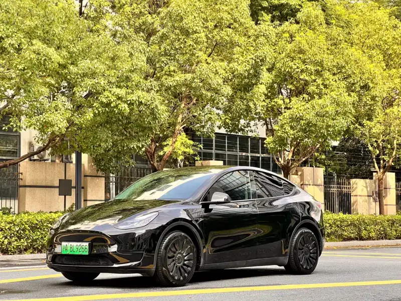 Tesla Model Y, 2023