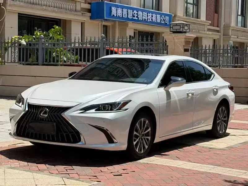 Lexus ES, 2024