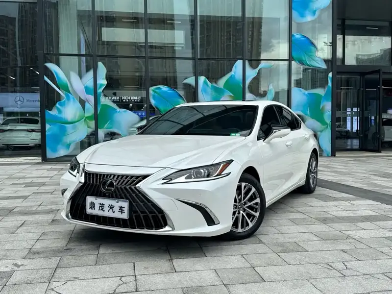 Lexus ES, 2022