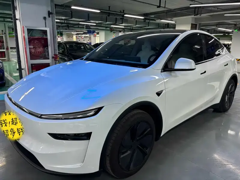 Tesla Model Y, 2025