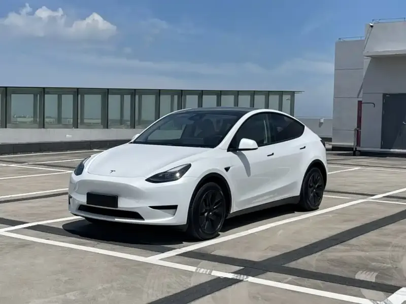 Tesla Model Y, 2024