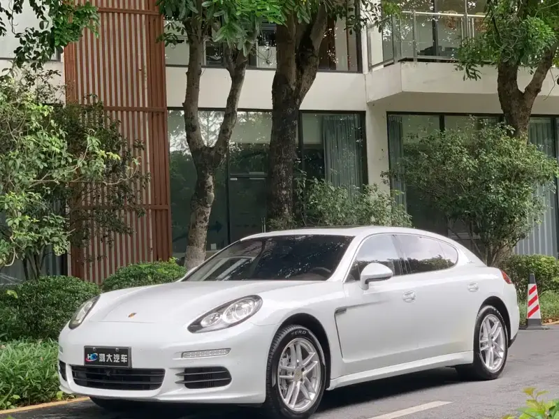 Porsche Panamera, 2015