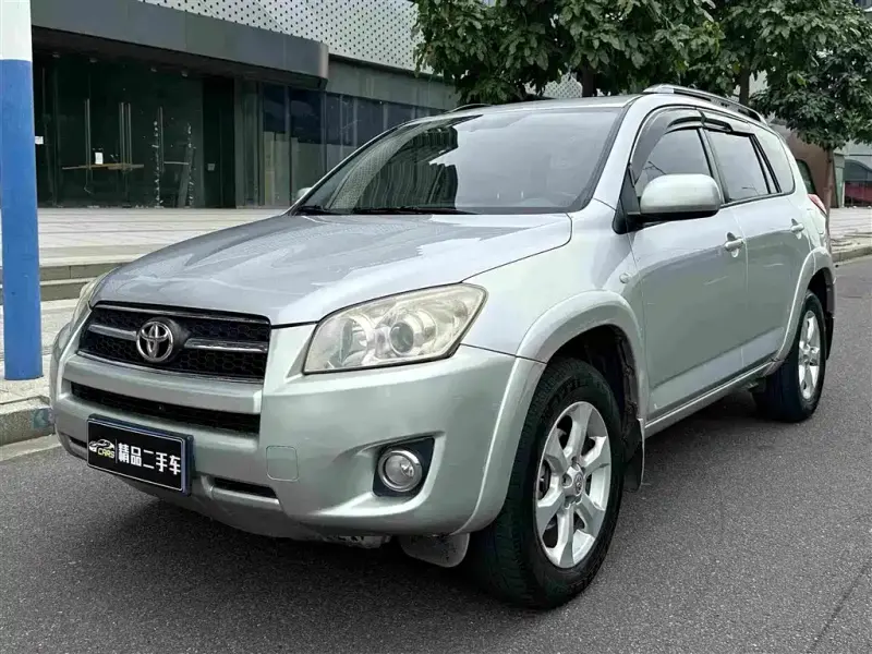 Toyota RAV4, 2011