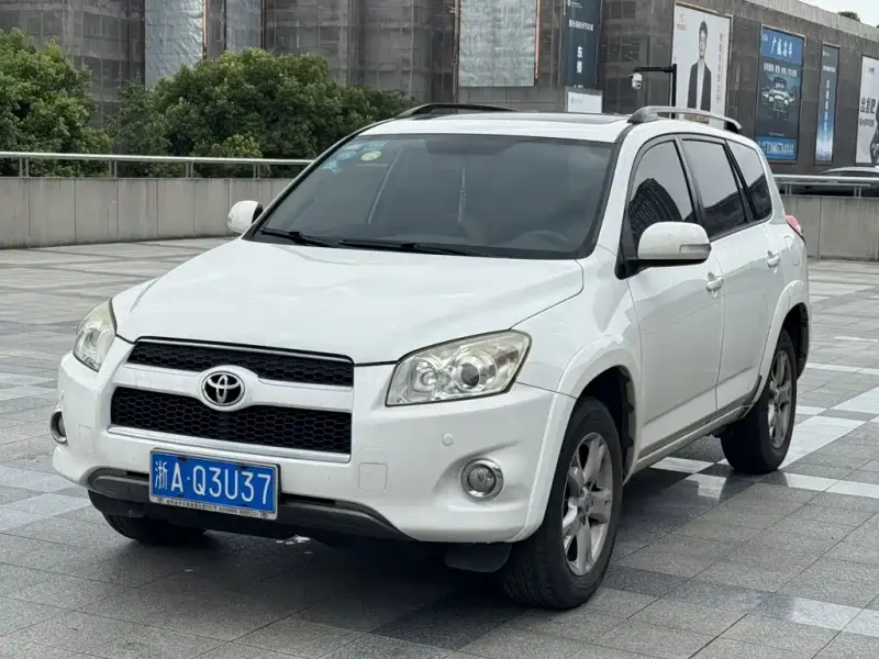 Toyota RAV4, 2011