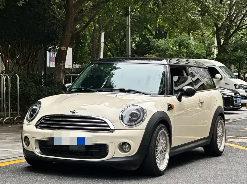 MINI Clubman, 2012