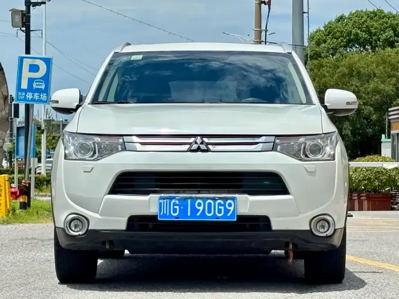 Mitsubishi Outlander (Import), 2015