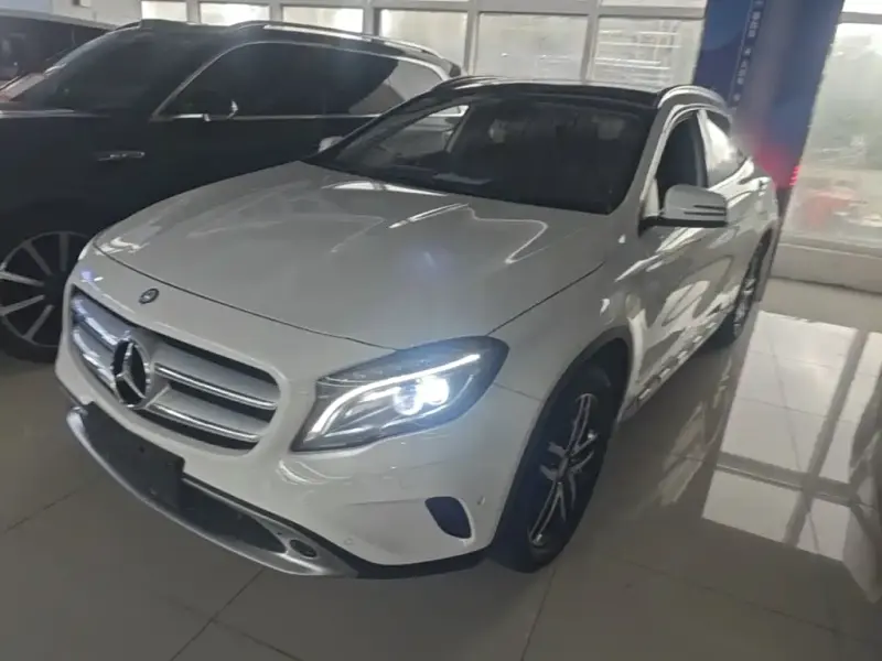 Mercedes-Benz GLA, 2015