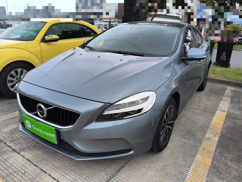 Volvo V40, 2018